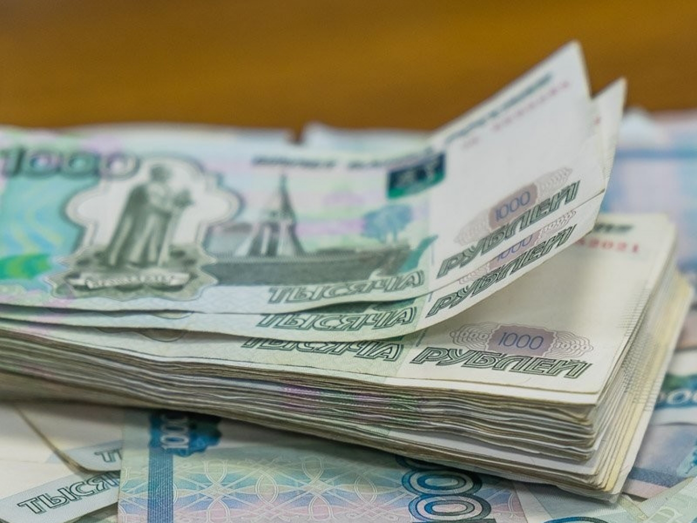 Депутаты предложили выплатить каждому россиянину по 25 тыс. рублей из-за коронавируса