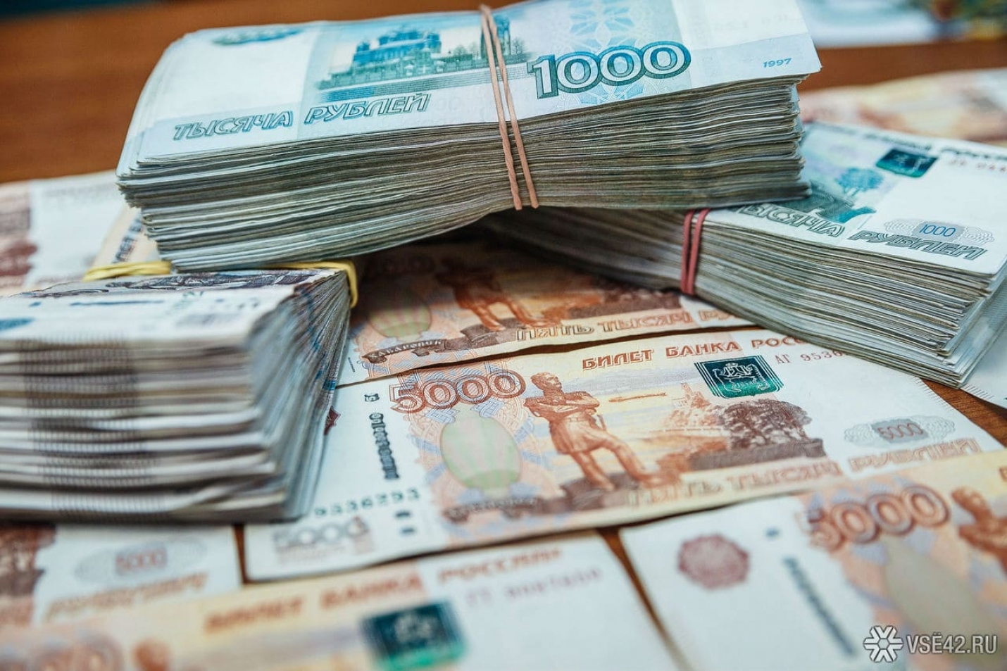 300 млн рублей. Деньги полмиллиона рублей. 1000000 Рублей. 1,5 Млн рублей. Деньги зарплата.