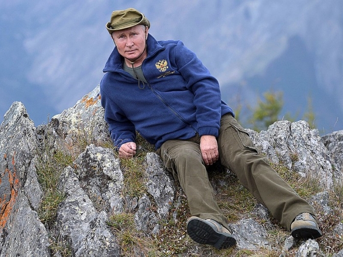Путин побывал в сибирской тайге вместе с Шойгу перед своим днём рождения 