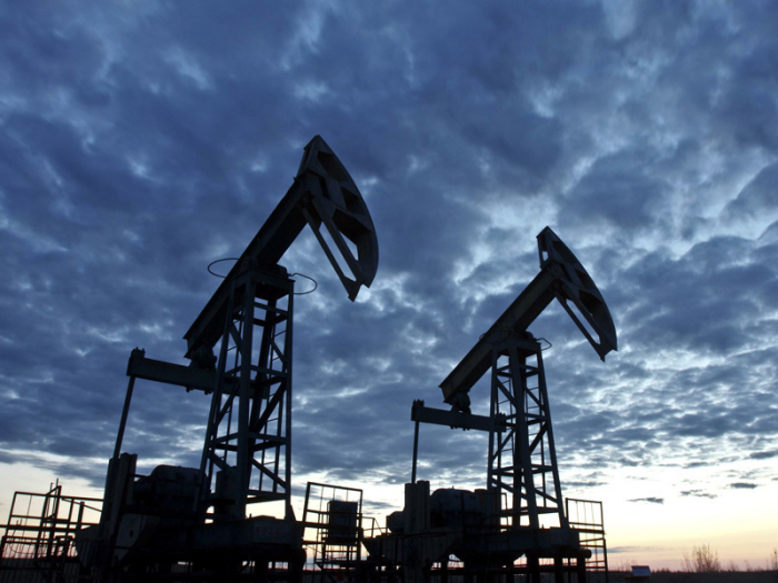 Цена нефти Brent превысила $63 впервые за год