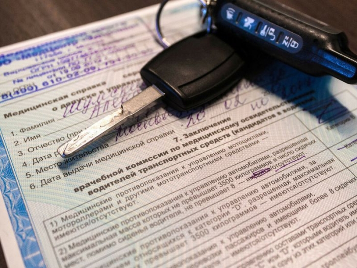 В РФ вступили в силу изменения в водительских удостоверениях и ПТС
