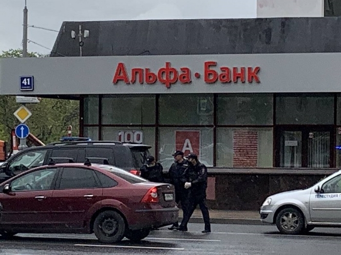 Захватчик банка в центре Москвы признал вину