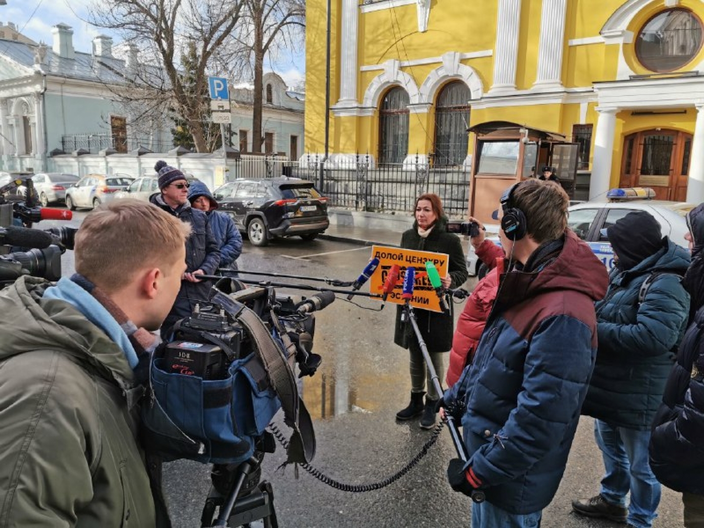 Посольство РФ в Латвии подвергло резкой критике ограничение телевещания на русском языке