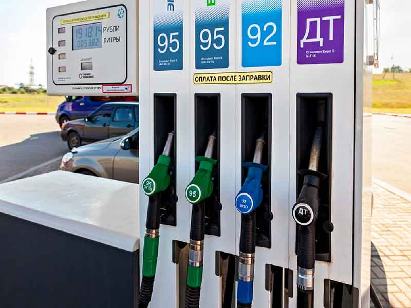 ФАС требуют объяснить рост цен на топливо