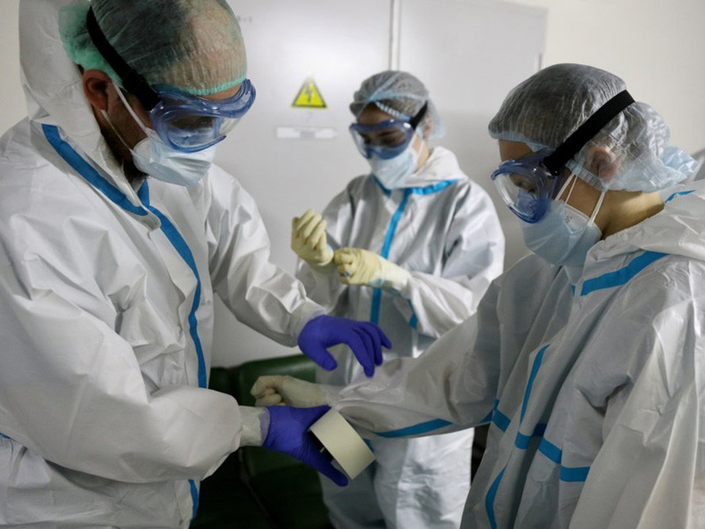 В Москве выявили 1 837 новых случаев заражения коронавирусом