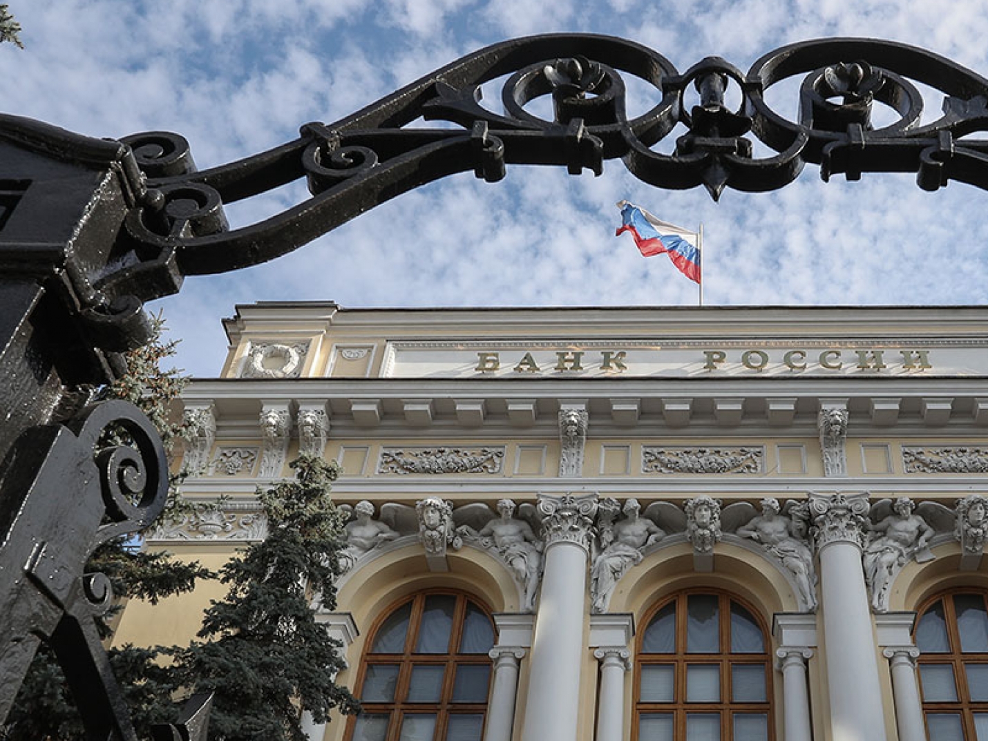 ЦБ продал валюту на 19,2 млрд рублей