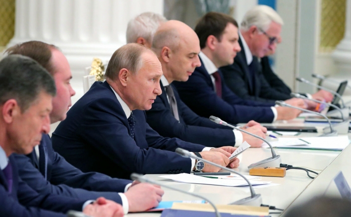 Путин пошутил о встрече с бизнесменами в &quot;царских интерьерах&quot;
