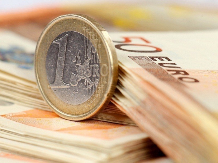 Официальный курс евро вырос до 93,76 рубля