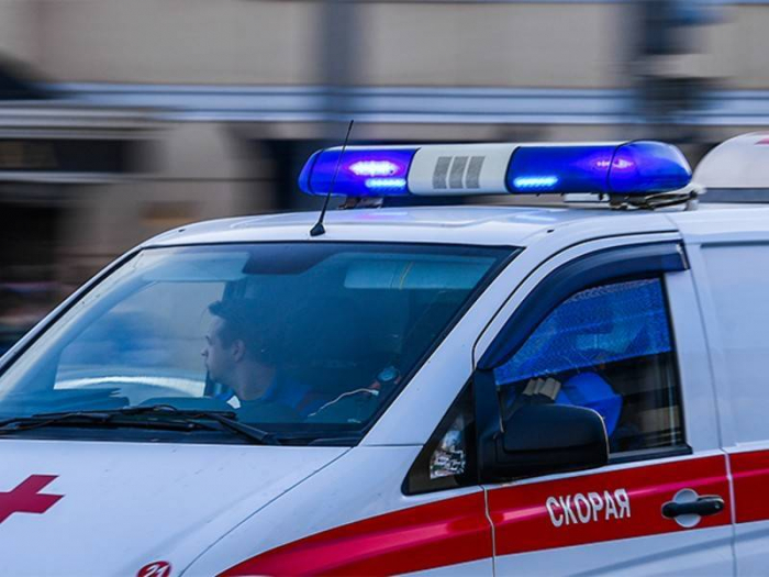 Автомобиль скорой помощи столкнулся с тремя машинами на юге Москвы