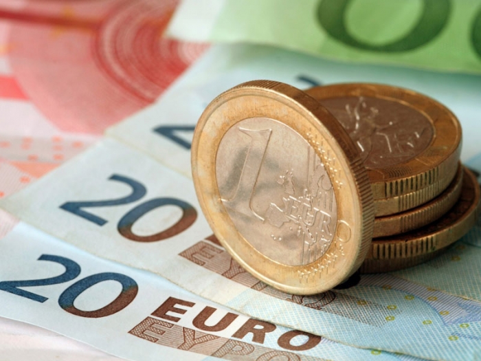 Курс евро на Мосбирже поднялся выше 89 рублей впервые с марта
