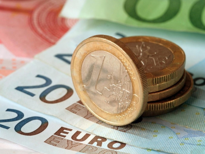 Курс евро на Мосбирже превысил отметку 81 рубль