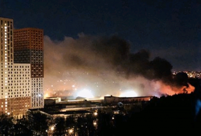 Пожар в ангаре на северо-западе Москвы локализовали