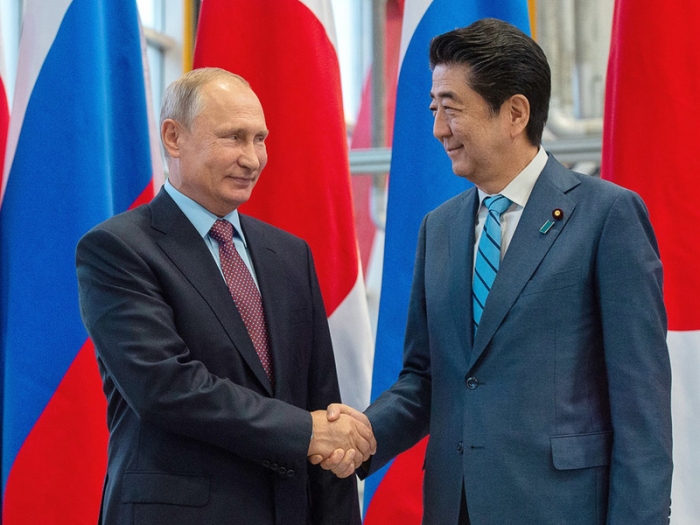 Лидеры России и Японии обсудили возможность возвращения G8 