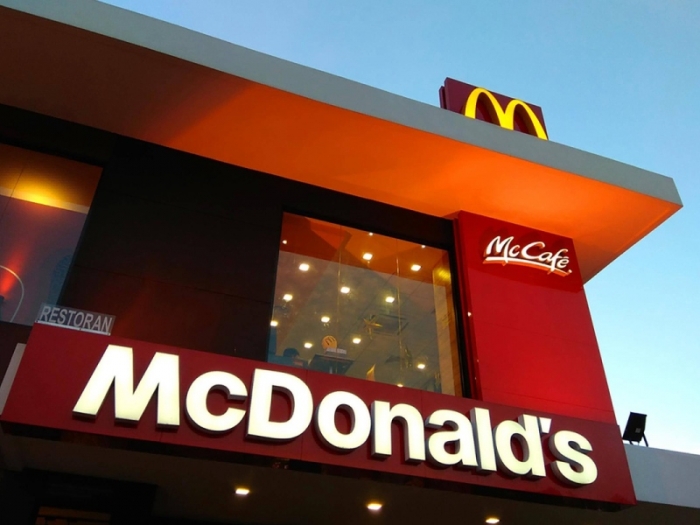 Продажи McDonald`s в марте обвалились на 22% из-за пандемии коронавируса