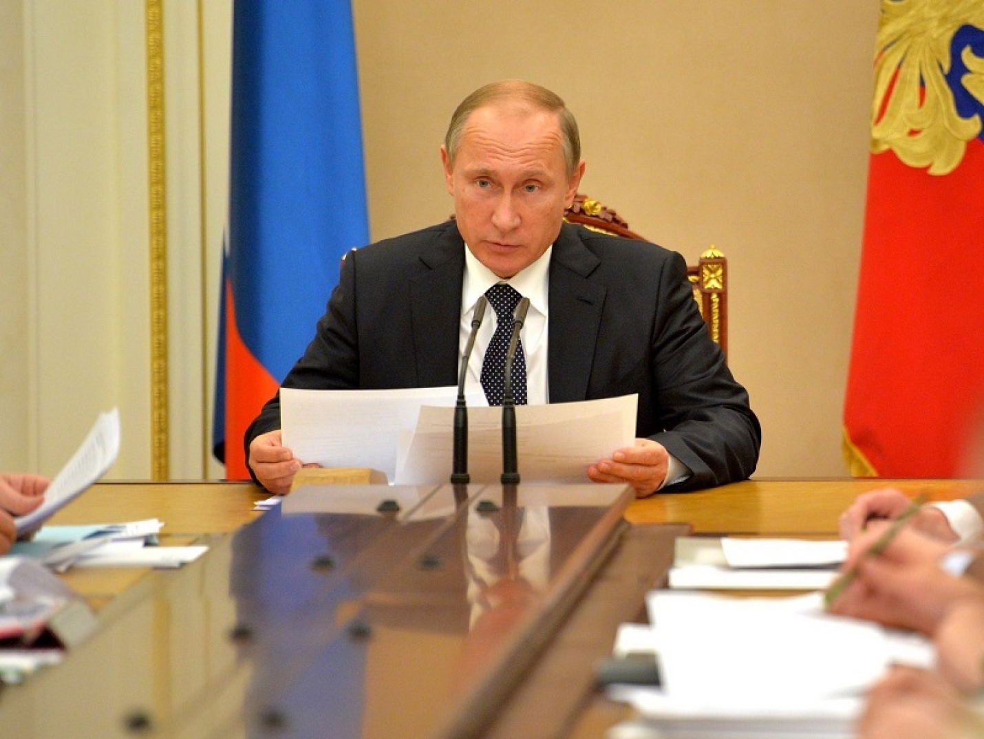 Путин задал вирусологам вопрос о сокращении нерабочих дней