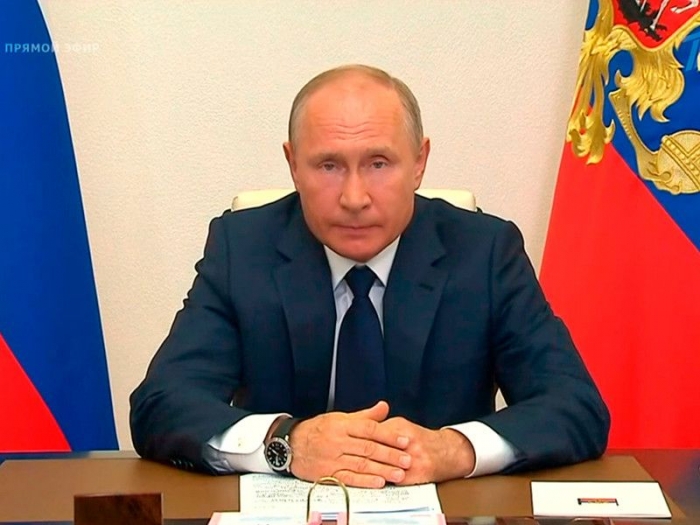 Путин заявил, что в РФ нет необходимости возвращаться к режиму нерабочих дней