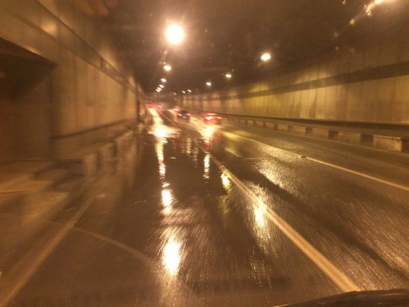 Три автомобиля столкнулись в Лефортовском тоннеле
