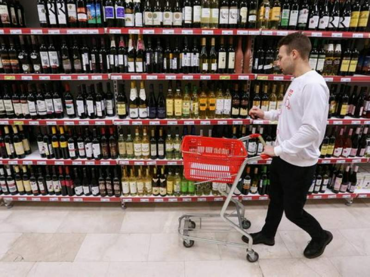 В Госдуме предложили продавать алкоголь только в спецмагазинах