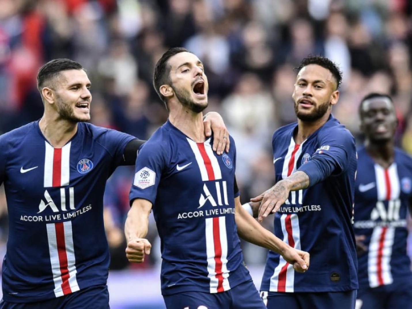 ПСЖ признан победителем досрочно завершенного чемпионата Франции по футболу
