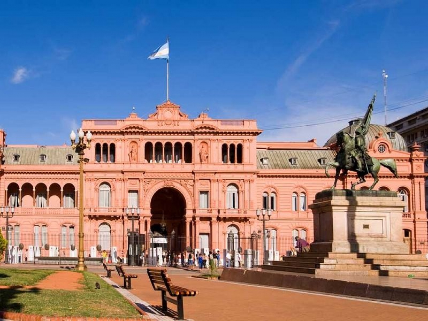 Тело Марадоны доставили в президентский дворец в Буэнос-Айресе