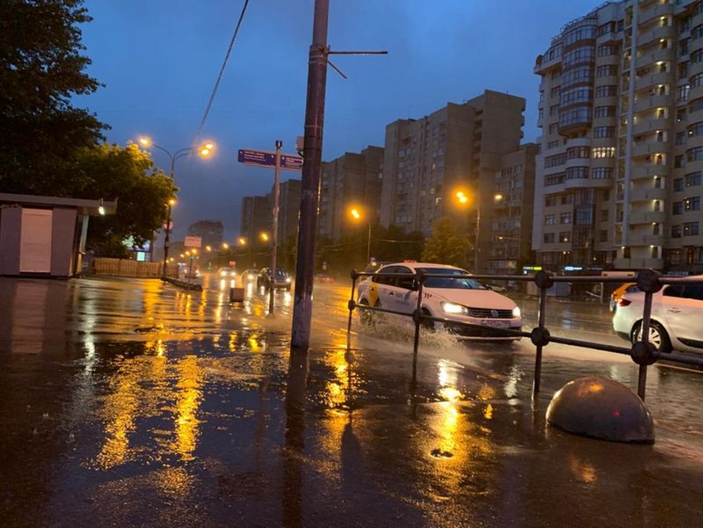 Погодная ситуация. Дождь в Москве. Ливень в Москве. Дождь в Москве фото. Дождь в Москве летом.