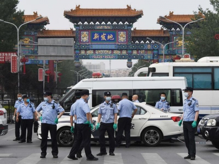 В Пекине ограничили выезд из города из-за новой вспышки короновируса