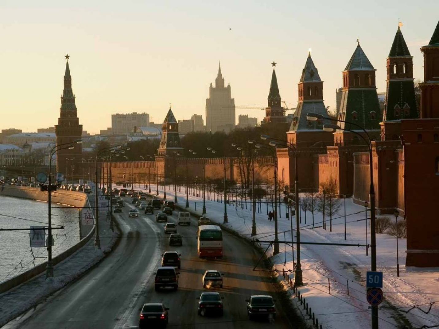 Ветер в москве сегодня когда закончится. Москва февраль 2022. Москва летом. Москва зимой и летом. Климат города Москва.