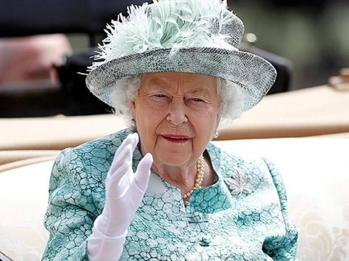 Британская королева Елизавета II выпустила собственный джин