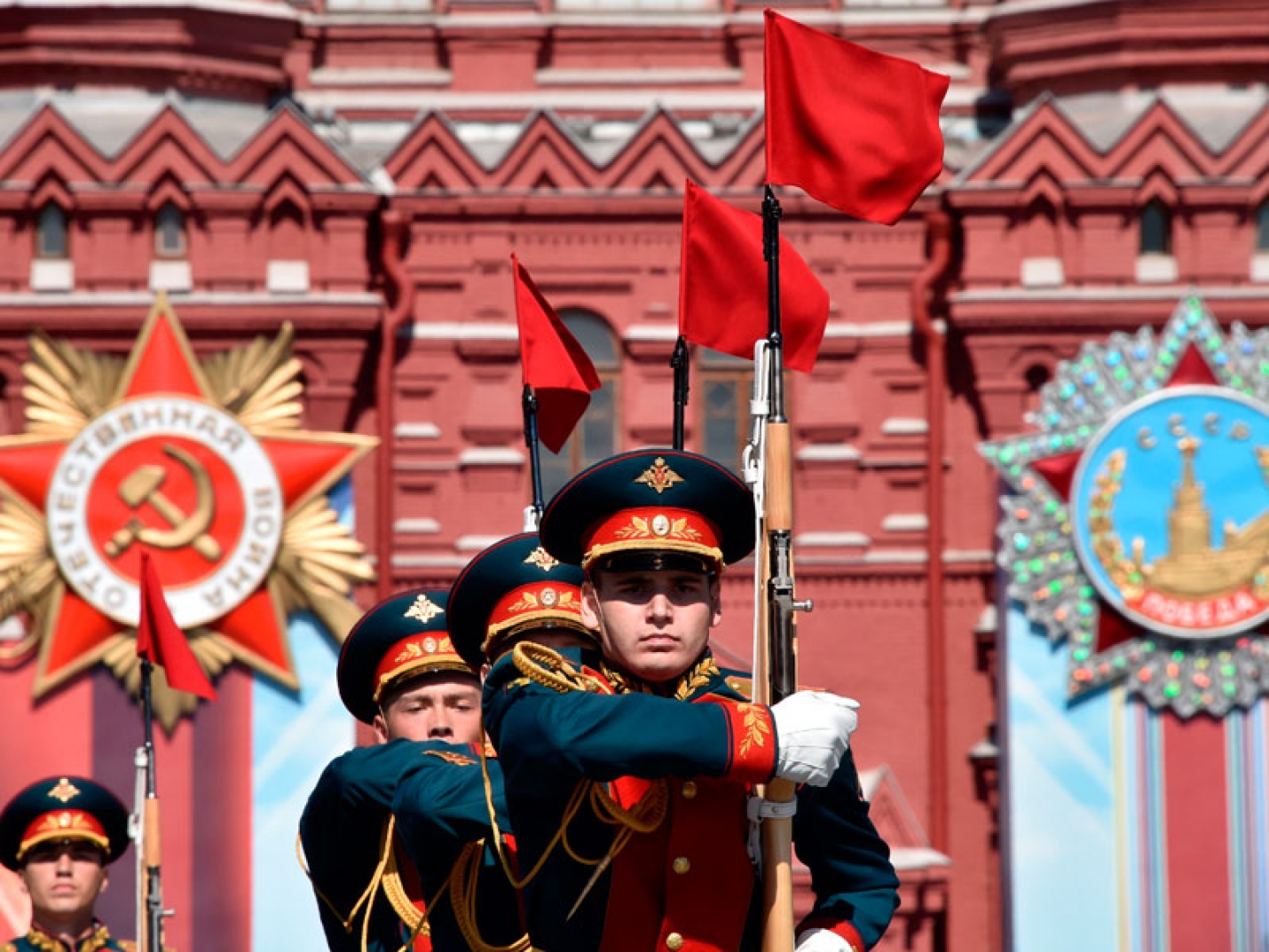 Из за пандемии в 13 городах России были отменены празднование парада Победы