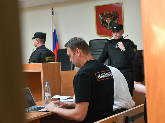 В Мосгорсуде рассматривают вопрос о замене условного срока Навальному