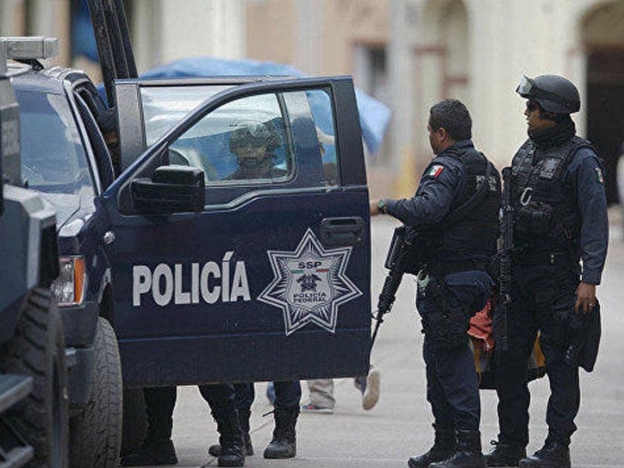 Шесть полицейских погибли в перестрелке в Мексике