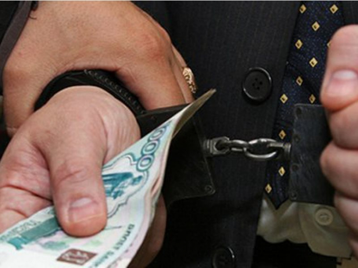 В Москве арестовали налогового инспектора за крупную взятку