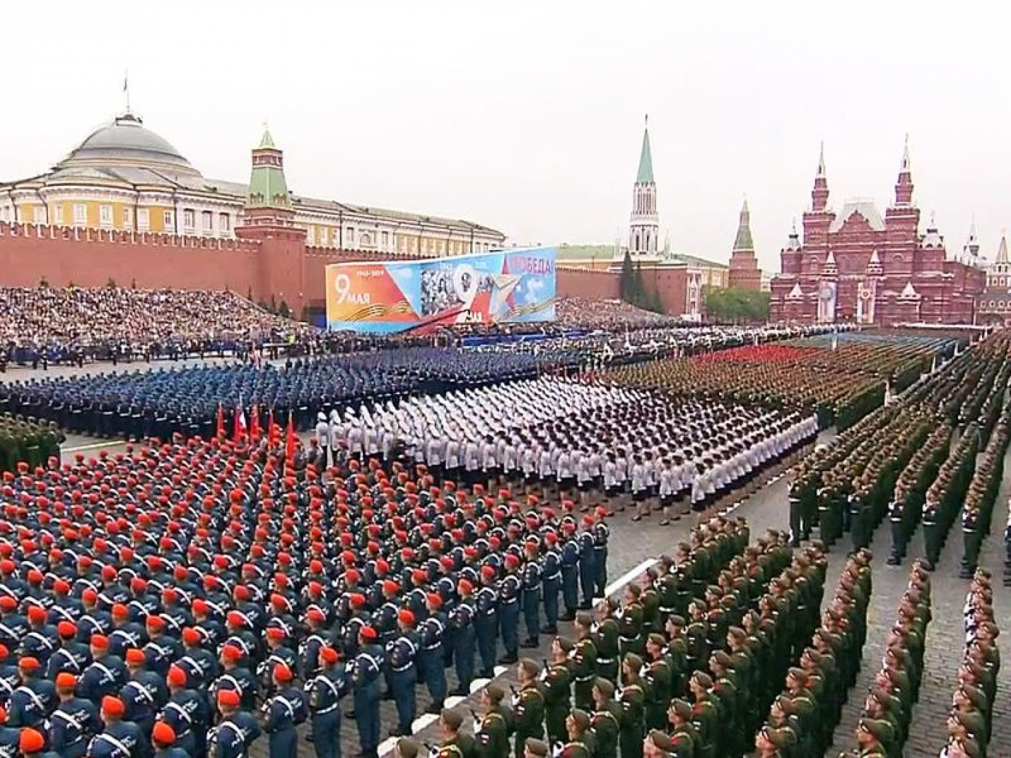 Парад Победы на Красной площади пройдет в обычном формате