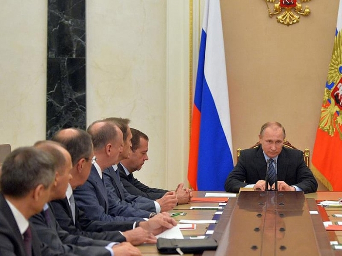 Путин обсудил с членами Совбеза подготовку к переговорам с Лукашенко