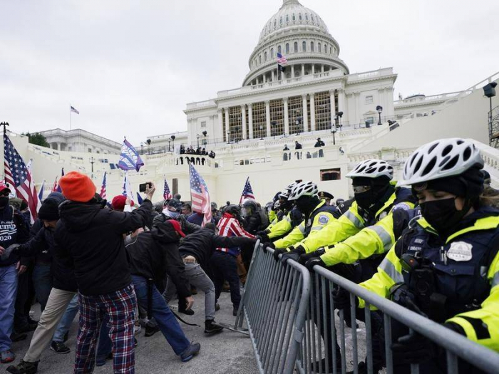 В Вашингтоне продлили режим ЧС на 15 дней из-за протестов