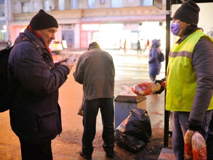 В Москве дополнительно закупят продукты для бездомных