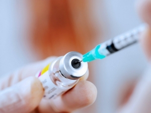 Путин поручил Минздраву обеспечить регулярную поставку вакцин в регионы
